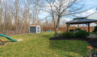 75 Hitching Post Ln, Amherst, NY 14228