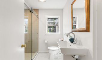 19 Preston Dr, Barrington, RI 02806