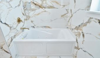 92 W 6TH St, Bayonne, NJ 07002