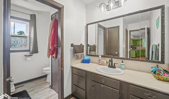 714 2nd Ave, Ackley, IA 50601