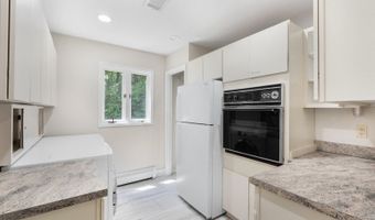 16 Perona Rd, Andover, NJ 07821