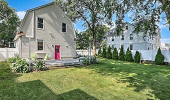 15 Wollaston St, Cranston, RI 02910