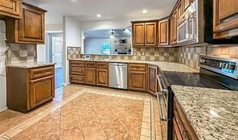 2114 Oakglen Dr, Ardmore, OK 73401