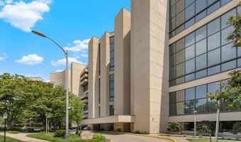 1101 S ARLINGTON RIDGE Rd 214, Arlington, VA 22202