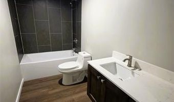 215 Almont Ave, Almont, MI 48003