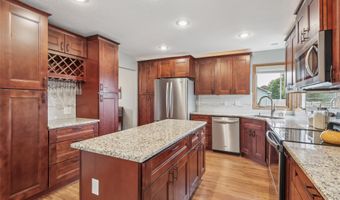 2012 Country Cove Ln, Altoona, IA 50009