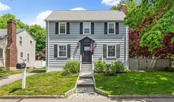 7 Florence Ave, Newport, RI 02840