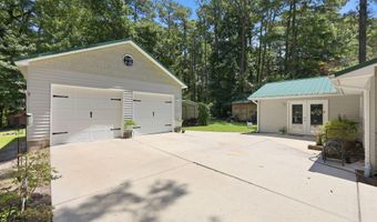 614 Country Club Dr, Arapahoe, NC 28510