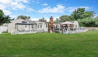 62 Bayside Ave, Amity Harbor, NY 11701