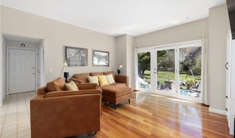 110 Osprey Dr, East Greenwich, RI 02818