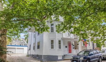28 Young St 1, Newport, RI 02840