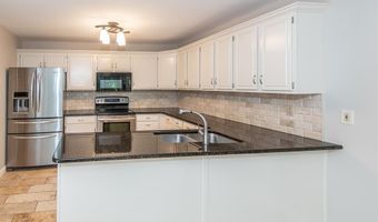 925 Westrun Dr, Ballwin, MO 63021
