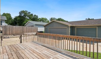 2325 E 40th Ct, Des Moines, IA 50317