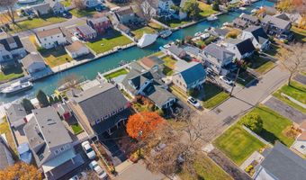 38 Bayside Pl, Amityville, NY 11701