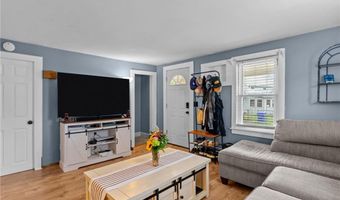 40 Glen St, East Providence, RI 02915