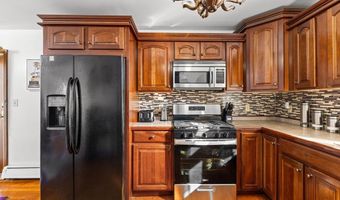 102 Williams Ave, East Providence, RI 02914