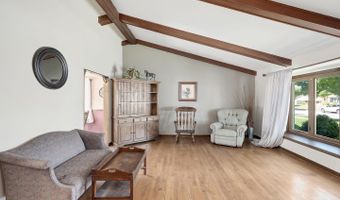 637 N Ellsworth Ave, Addison, IL 60101