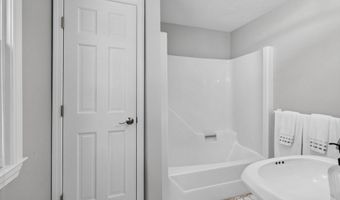 10 Hemlock Rd, Andover, MA 01810