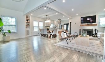 26 Oneil St, Bergenfield, NJ 07621