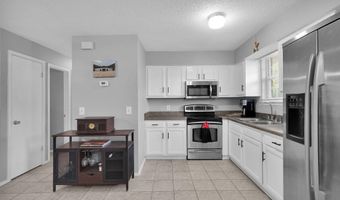 648 W OLIVER St, Baldwin, FL 32234