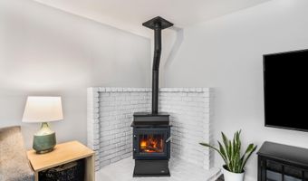 742 SE Sun Ln, Bend, OR 97702