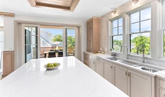 35 Coggeshall Ave, Newport, RI 02840