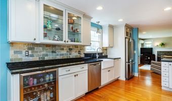 42 Grasslands Rd, East Greenwich, RI 02818