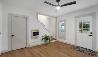 933 S Rinker Ave, Aurora, MO 65605