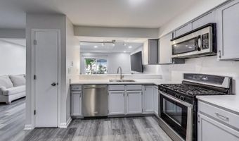 802 N Tamarac Blvd, Addison, IL 60101