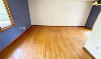 28 Chain Blvd, Bayville, NJ 08721