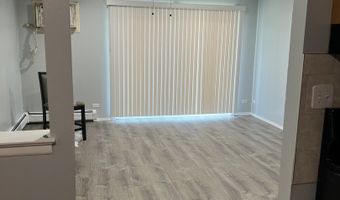 215 S Hale St 8A, Addison, IL 60101