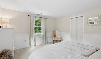 21 Nathaniel Dr, Amherst, NH 03031