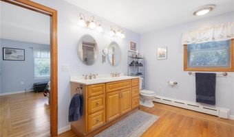 289 Oliphant Ln, Middletown, RI 02842