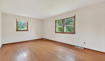 114 W SAVANNAH Dr, Bear, DE 19701