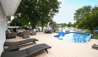11622 N Venetian Way, Cromwell, IN 46732
