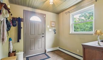 34 Carlisle St, Bergenfield, NJ 07621