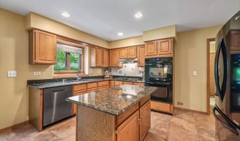 14 Hampton Ct, Algonquin, IL 60102