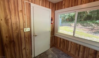 629 Portage Lakes Dr, Akron, OH 44319