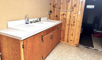 1227 E Linden St, Algona, IA 50511