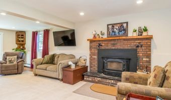 2 Highview Dr, Alloway, NJ 07460