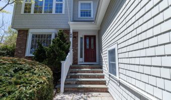 9 Howd Ave, Branford, CT 06405