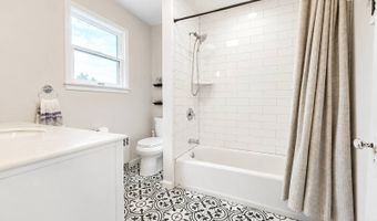 9 Ocean Ave, Amityville, NY 11701