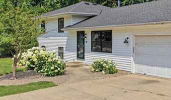 301 Walnut Ln, Apple Valley, MN 55124