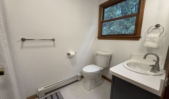 8 Phoebee Ln, Brookfield, CT 06804