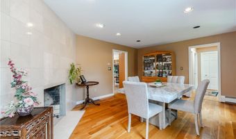 41 Holly Hill Ln, Cranston, RI 02921