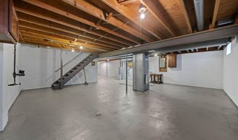 1993 Charmingfare St, Columbus, OH 43228