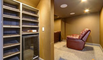 16268 Noble Point Dr, Anchorage, AK 99516