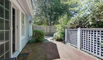 521 Corey Ln, Middletown, RI 02842