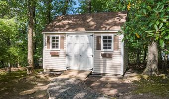 10 Oak Hill Dr, Lincoln, RI 02865