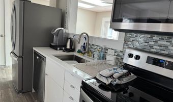 53 Center Ave, Middletown, RI 02842